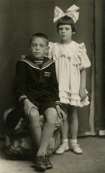 KKE 4174-22.jpg - Eugeniusz Zabagoński z siostrą Aleksandrą1936 r.